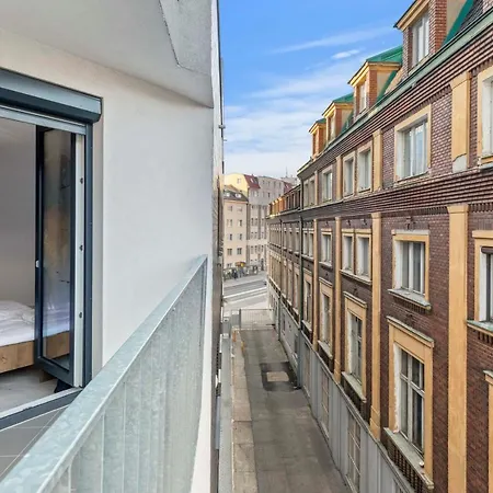 Lam Anthracite W Ac & Balcony * Братислава