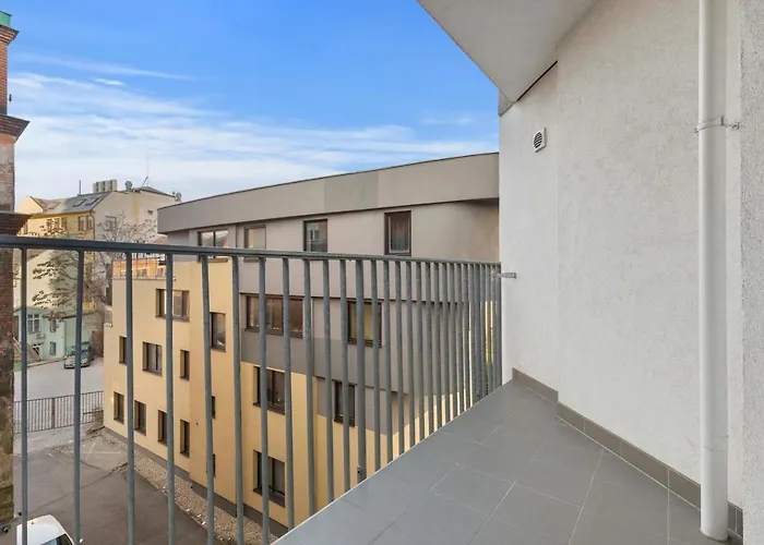 Lam Anthracite W Ac & Balcony Lejlighed