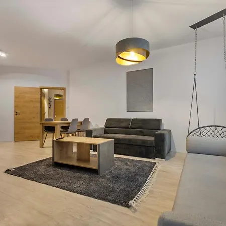 Lam Anthracite W Ac & Balcony * Pressburg