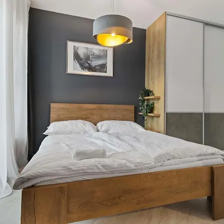 Lam Anthracite W Ac & Balcony Apartment *