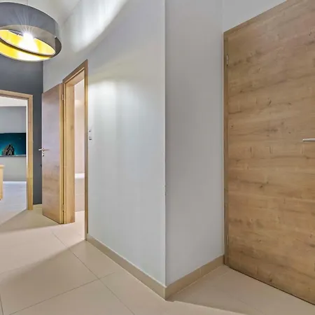 Apartment Lam Anthracite W Ac & Balcony Pressburg