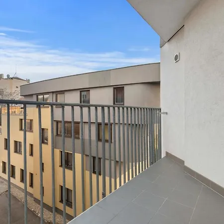 Lam Anthracite W Ac & Balcony Apartmán